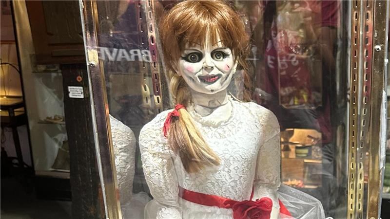 La muñeca Annabelle de "The Conjuring" exhibida en el Museo de lo Bizarro en Wilmington,...