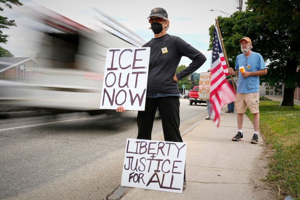 Miembros del grupo activista Capitol Area Indivisible protestan contra el Servicio de...