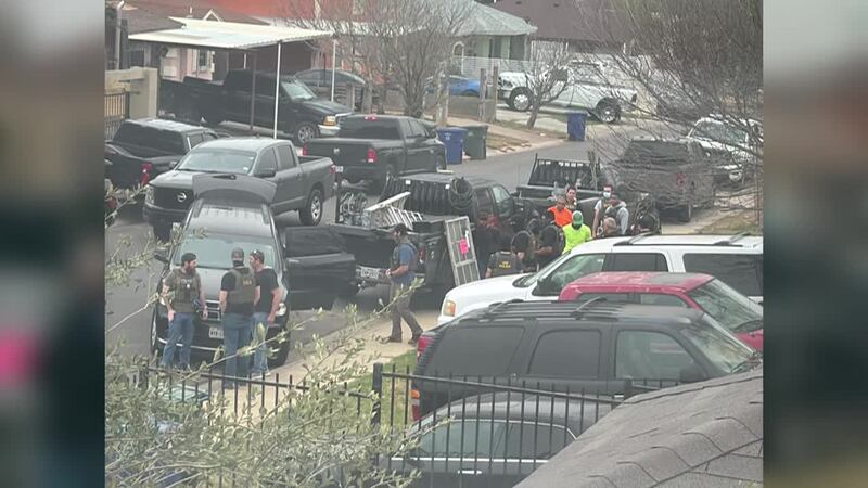 ICE agents allegedly take two people in south Laredo