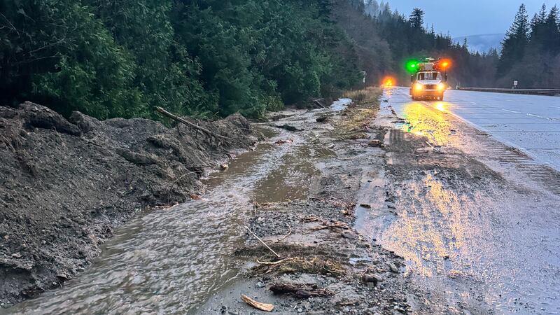 Foto suministrada por el Departamento de Transporte del estado de Washington que muestra la...
