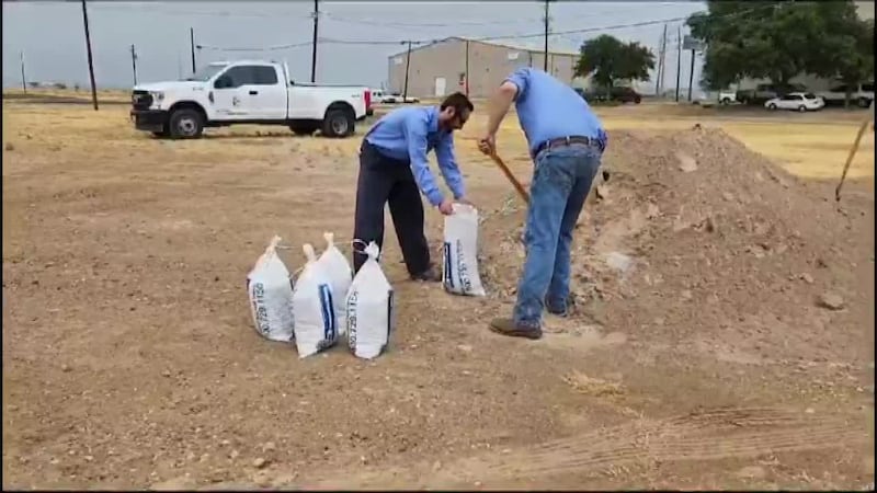 Laredo offers sand and bag distribution in preparation for heavy rain