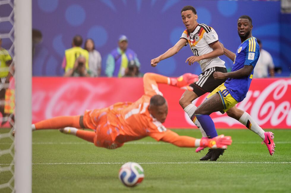 El alemán Jamal Musiala anota durante el partido por el Grupo E del Mundial entre Alemania y...