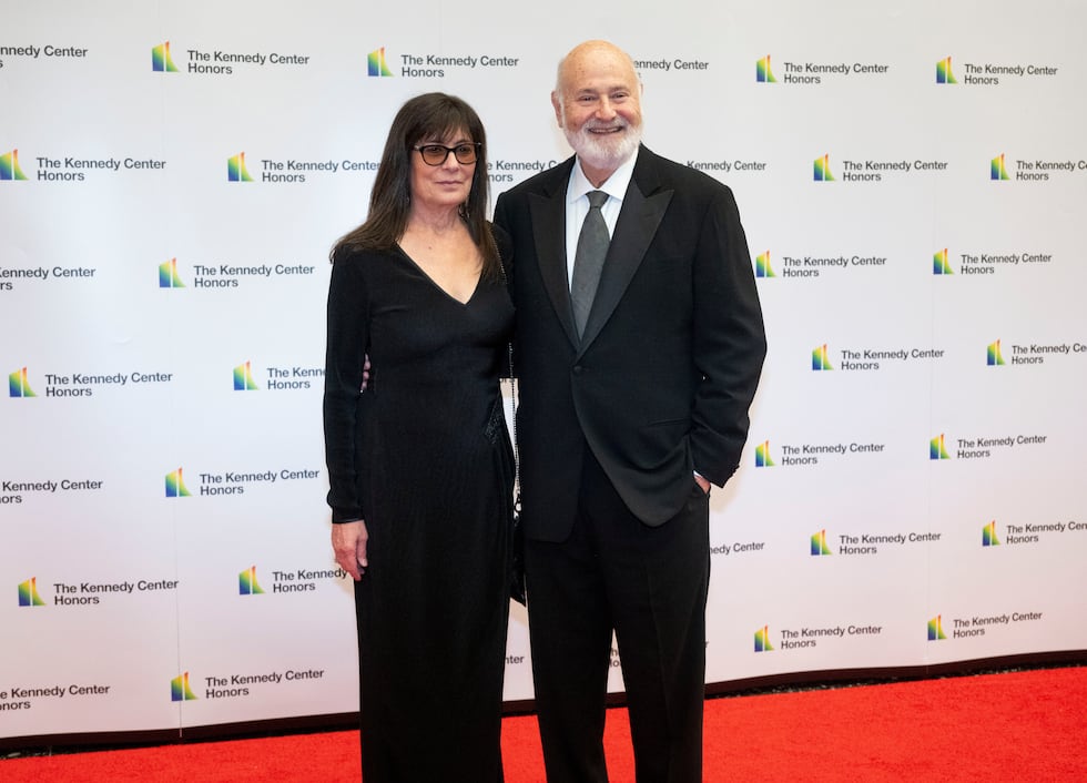 ARCHIVO - Rob Reiner y Michele Reiner en la alfombra roja de una gala en Washington, D.C., el...