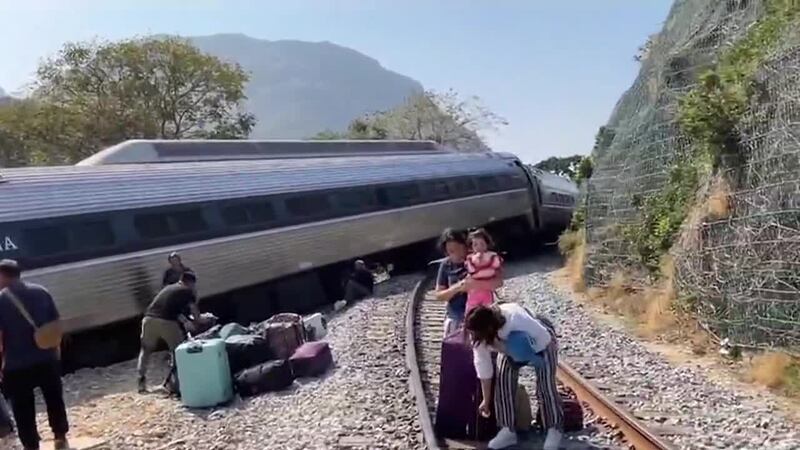 Descarrilamiento de Tren Interoceánico en el sur de México deja 13 muertos y decenas de...